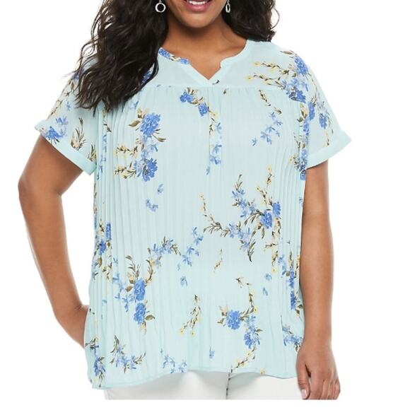 Croft & Barrow blue floral front Pleated top - Picture 1 of 10